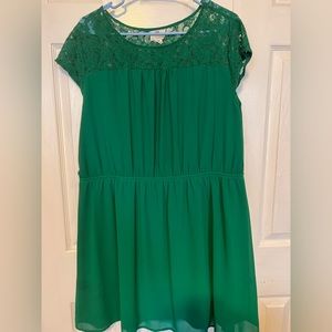 Short sleeve green dress in Size 2X. No stains or tears.